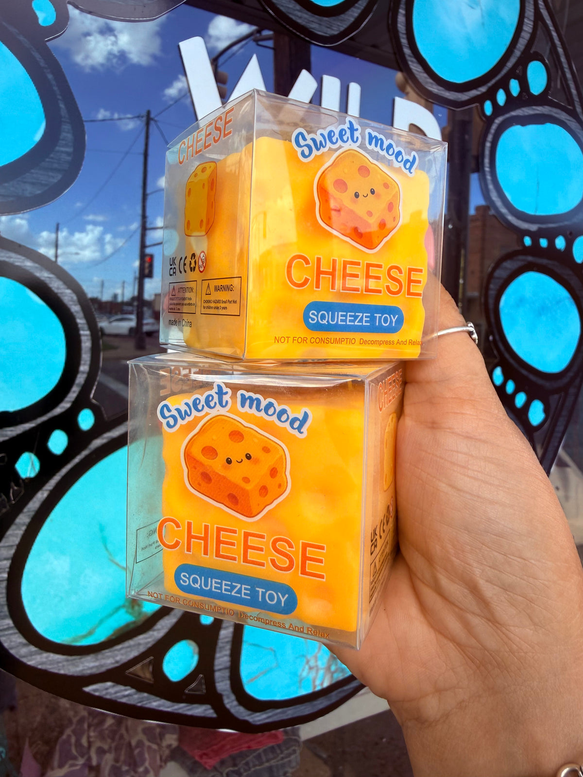 “Crunchy” Cheese Squishy