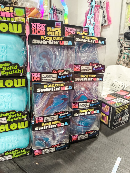 USA Swirl Cube Squish